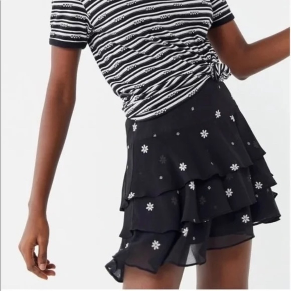 Urban Outfitters Evelyn Tiered Floral Daisy Ruffle Mini Skirt Size XS